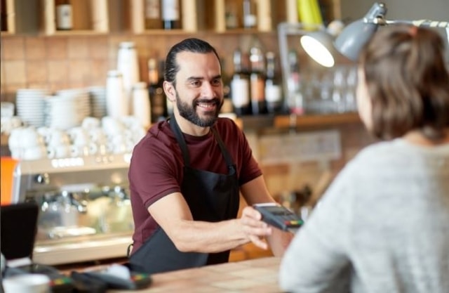 ada empat cara yang bisa lo lakukan terkait menanggapi kritik dari konsumen. empat cara itu termasuk ke dalam service recovery